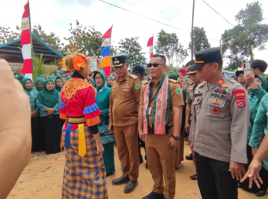 Tim Penilai Desa/Kelurahan Menyambangi Desa Puuloro di Sampara